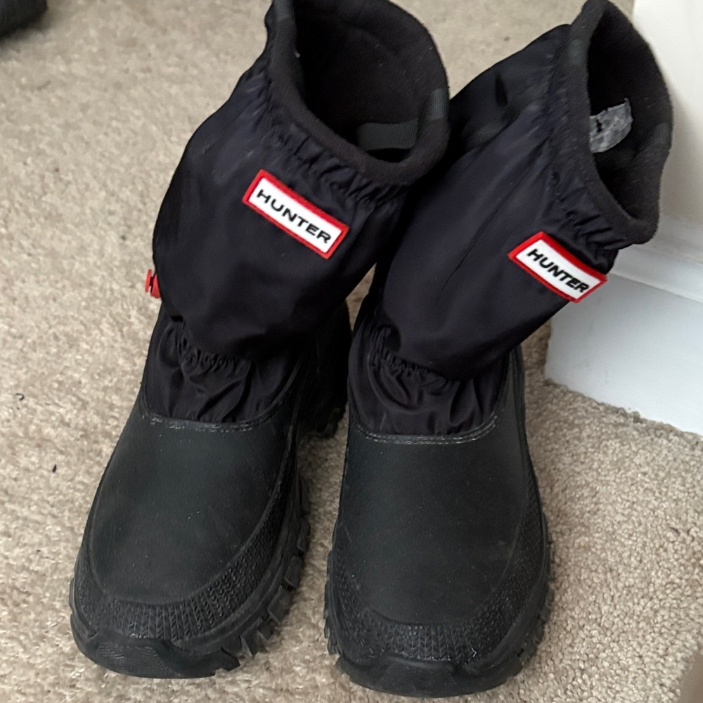 Women’s HunterBlack Snow Boots
